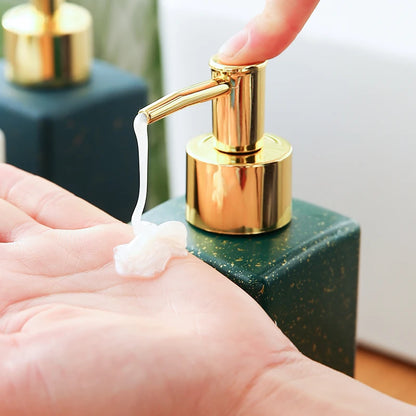 European-Style Minimalist Bathroom Lotion Dispenser